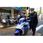 眾多且不守規(guī)矩的電動(dòng)車在路上，給交通治理帶了極大困擾